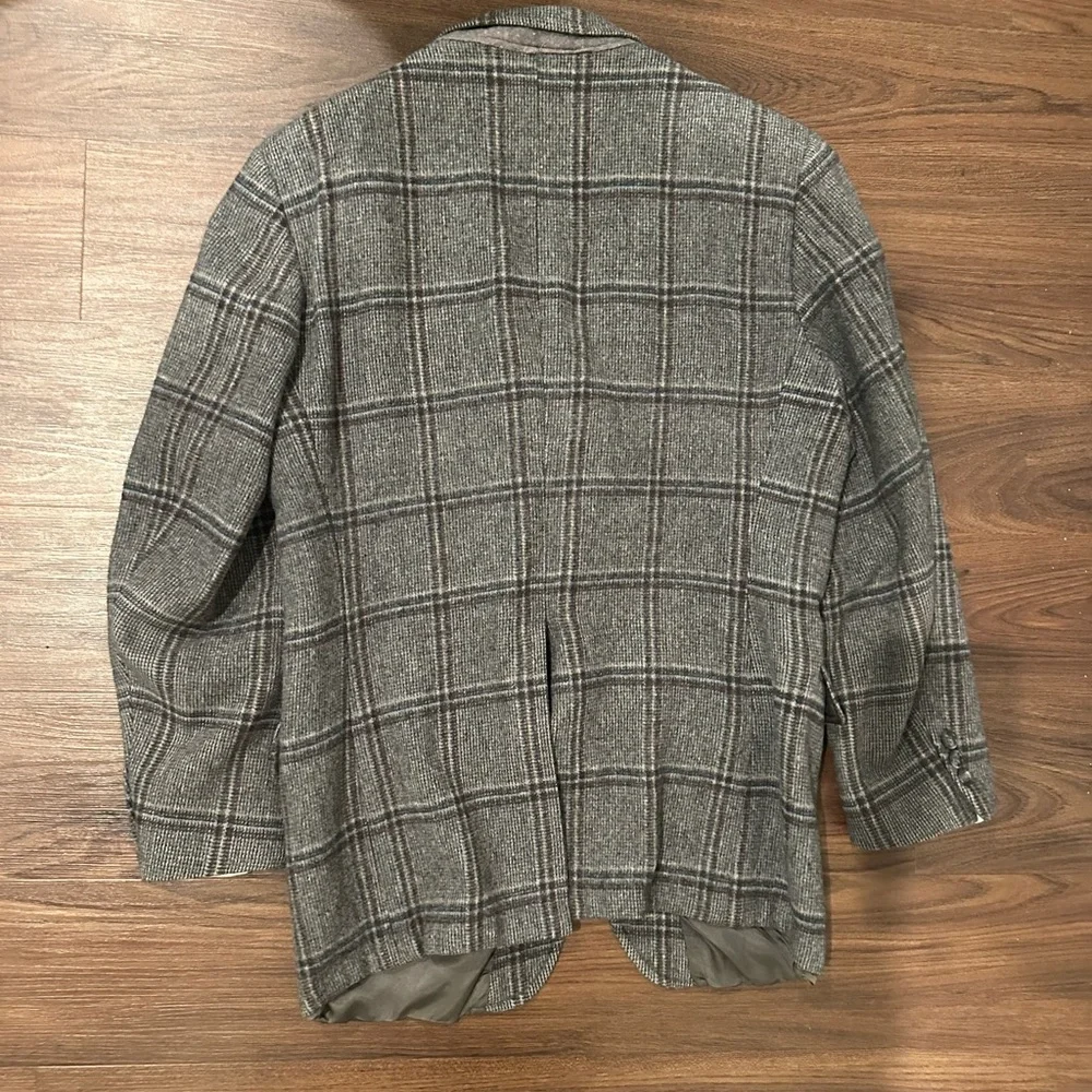 Gray Blazer with Plaid Pattern and Notched Lapel - Picture 2 of 5